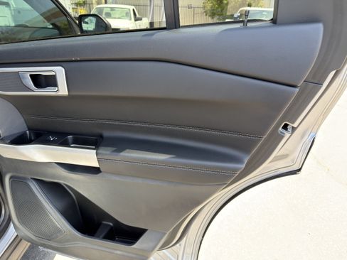 Used 2023 Ford Explorer XLT RWD image 13