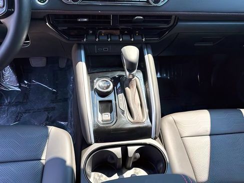 Used 2023 Chevrolet Colorado Z71 w/ Z71 Convenience Package 2 AWD/4WD image 24