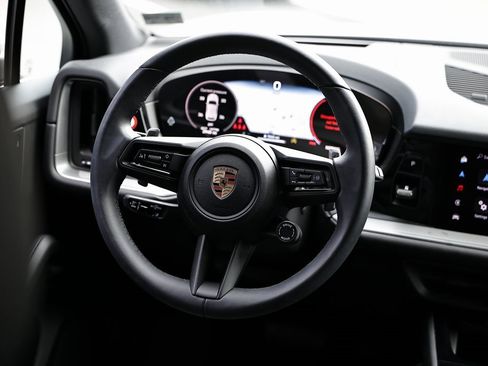 Certified 2025 Porsche Cayenne image 27