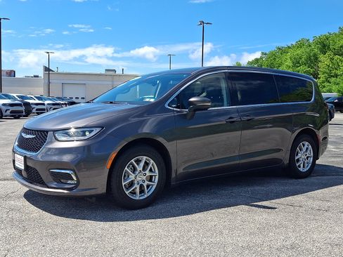 Certified 2023 Chrysler Pacifica Touring-L FWD image 4