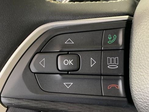 Used 2023 Jeep Grand Cherokee L Laredo AWD/4WD image 18
