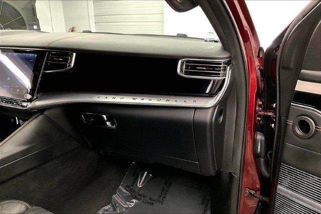 Used 2023 Jeep Grand Wagoneer Series III AWD/4WD image 19