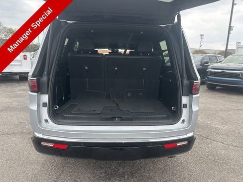 Used 2024 Jeep Wagoneer Series II w/ Flexible Seating Group AWD/4WD image 29