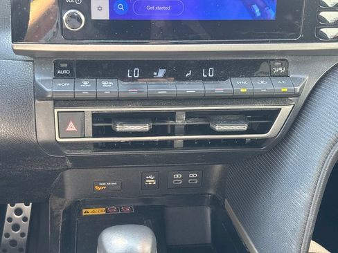 Used 2025 Toyota Camry SE FWD image 14