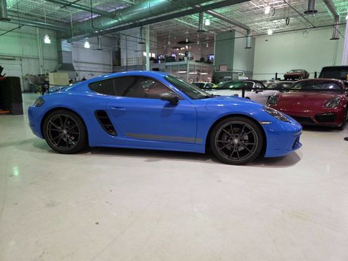 Used 2023 Porsche 718 Cayman w/ Premium Package RWD image 5