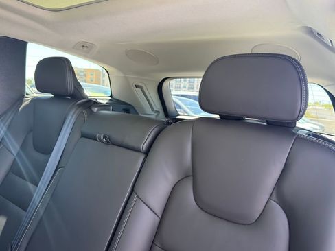 Used 2023 Volvo V60 B5 Cross Country Ultimate w/ Climate Package image 28