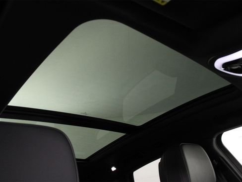 Used 2025 Porsche Macan image 25