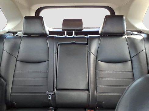 Used 2022 Toyota RAV4 XLE Premium image 19