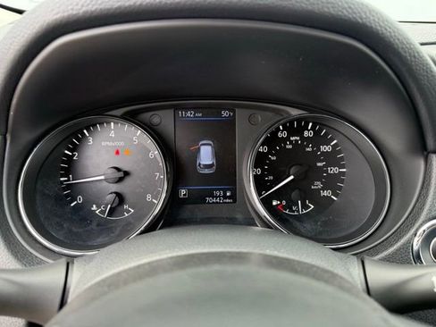 Used 2020 Nissan Rogue SV image 19
