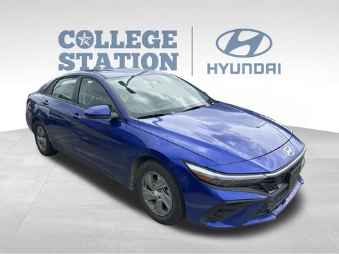 Used 2025 Hyundai Elantra SE FWD image 4