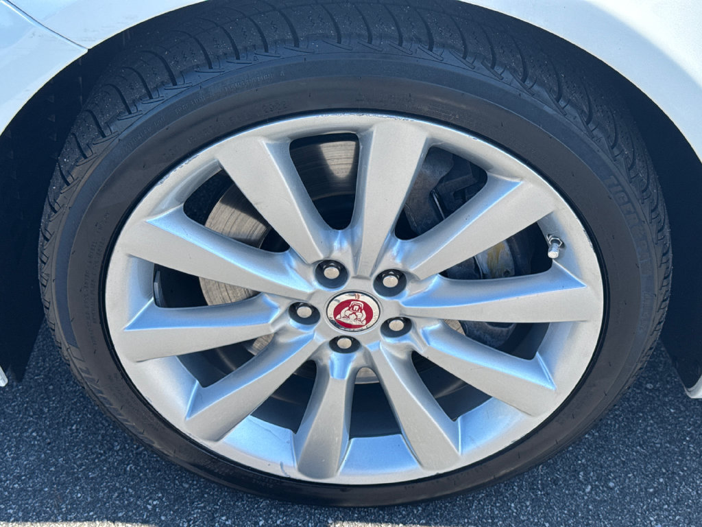 Used 2013 Jaguar XF RWD image 11