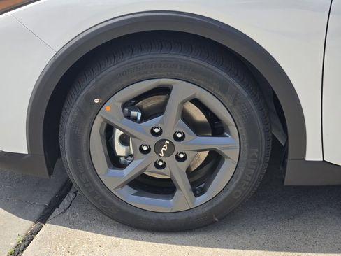 New 2026 Kia K4 FWD image 8