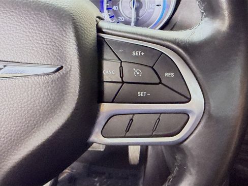 Used 2022 Chrysler 300 Touring w/ Sport Appearance Package RWD image 15