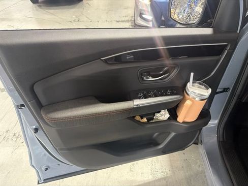 Used 2025 Honda Pilot Sport image 10