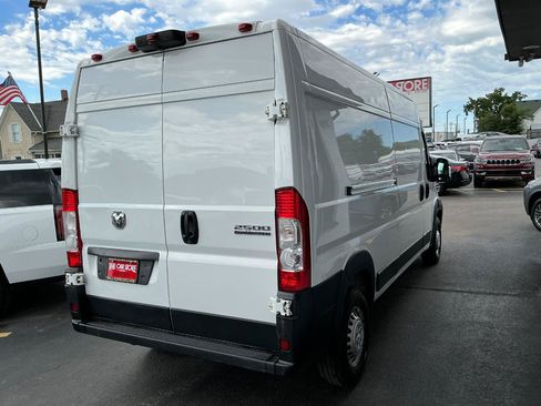 Used 2024 RAM ProMaster 2500 w/ Convenience Group FWD image 4