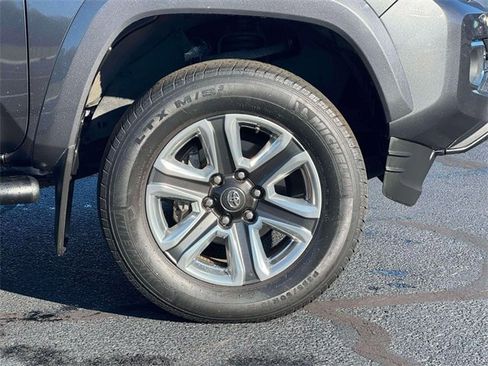 Used 2018 Toyota Tacoma Limited image 7
