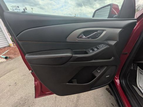 Used 2021 Chevrolet Traverse LT w/ LT Premium Package image 16