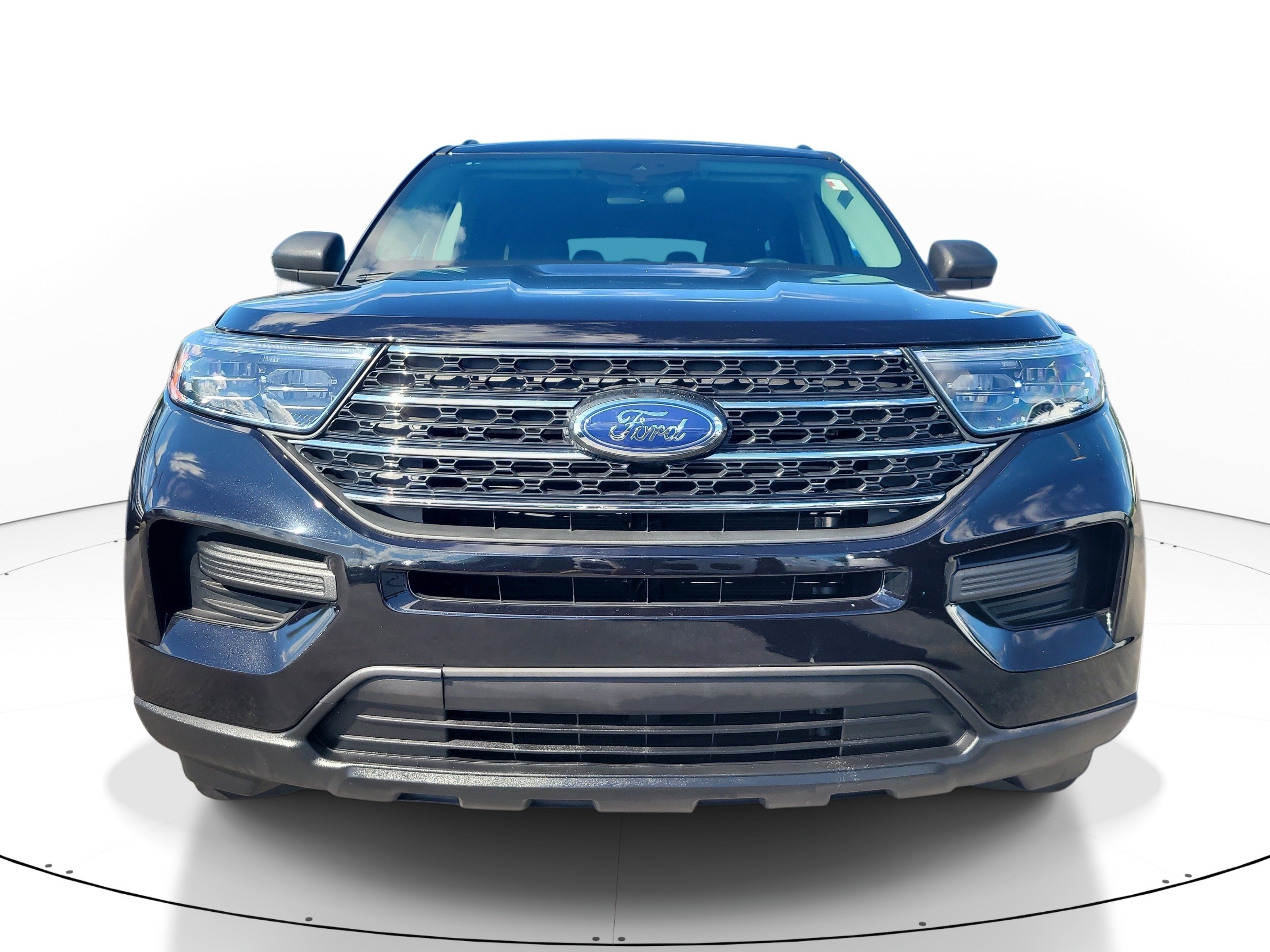 Used 2023 Ford Explorer XLT RWD image 2