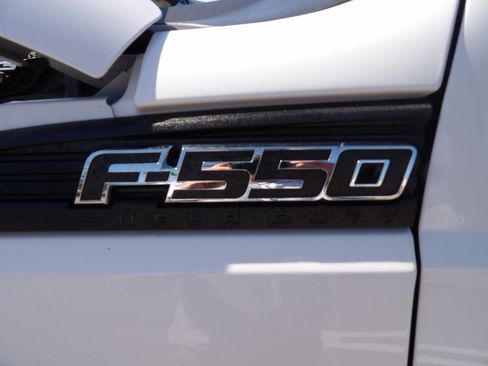 Used 2016 Ford F550 REGULAR CAB DRW 4WD SERVICE /U image 18