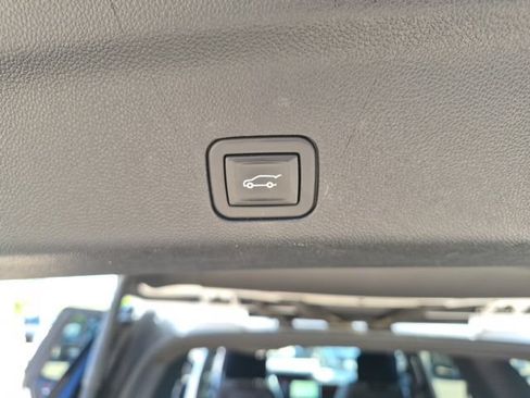 Used 2024 GMC Yukon Denali Ultimate AWD/4WD image 36