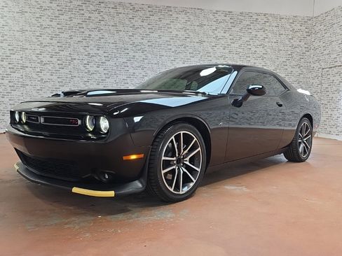 Used 2023 Dodge Challenger R/T w/ Plus Package image 4