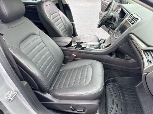 Used 2014 Ford Fusion SE w/ Equipment Group 202A image 27