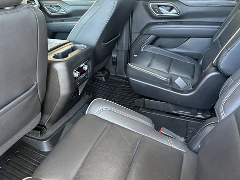 Used 2022 GMC Yukon SLT w/ SLT Luxury Package RWD image 13