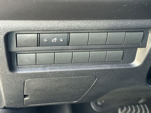 Used 2022 Mitsubishi Outlander ES image 41