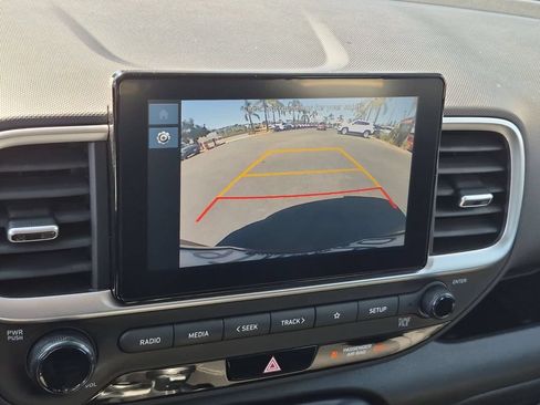Used 2025 Hyundai Venue SEL FWD image 18