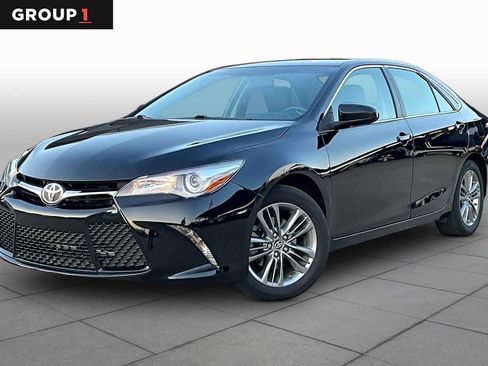 Used 2017 Toyota Camry SE FWD image 1
