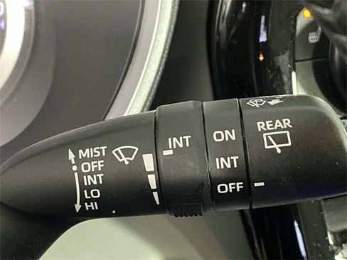 Used 2024 Toyota Highlander XLE image 21