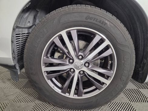 Used 2019 INFINITI QX60 Luxe w/ Essential Package FWD image 7