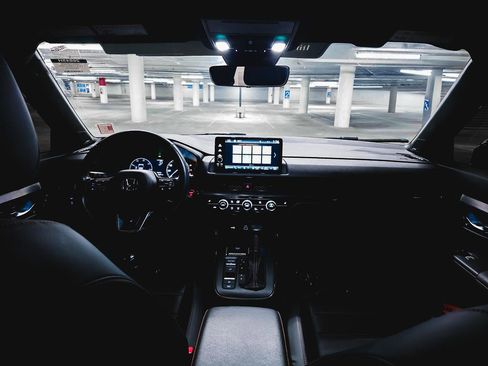 Used 2024 Honda CR-V Sport Touring image 3