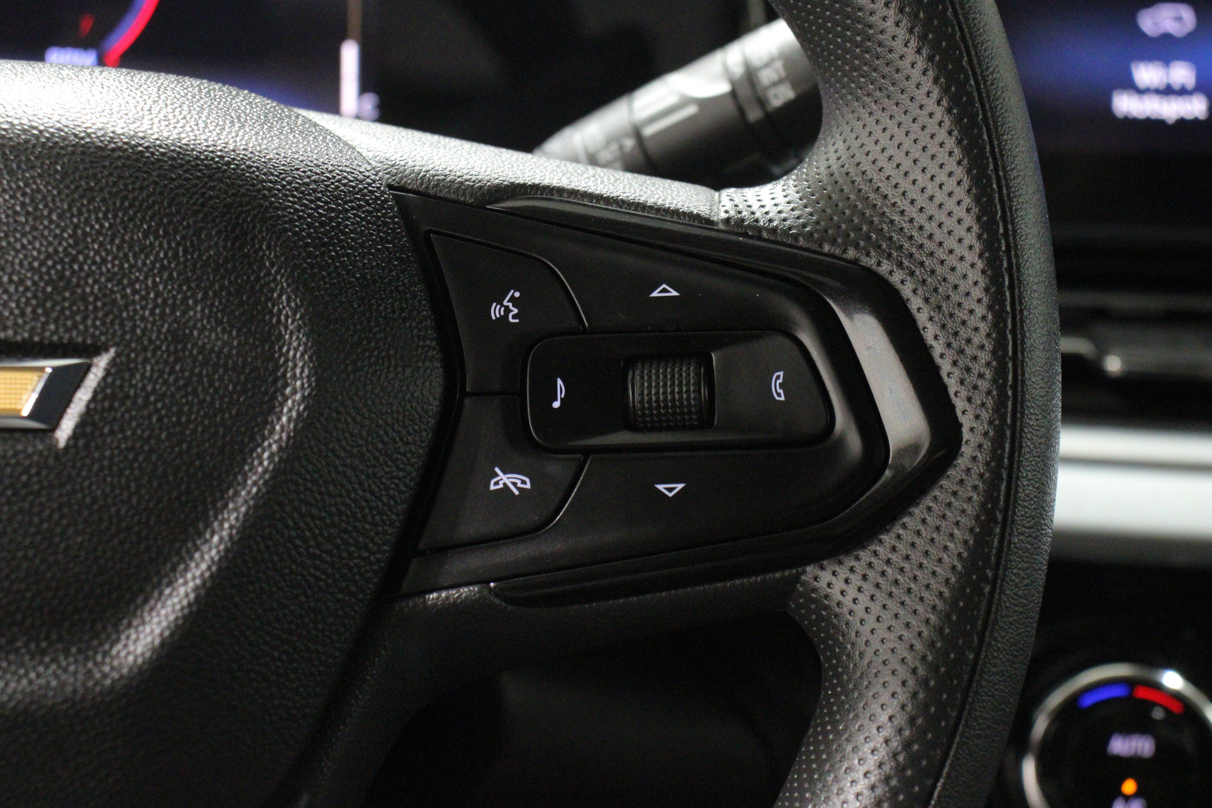 Used 2024 Chevrolet Trax LT FWD image 11