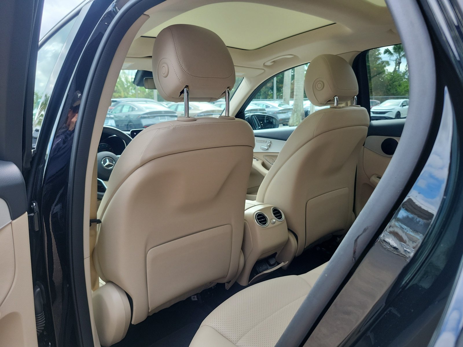 Used 2022 Mercedes-Benz GLC 300 4MATIC w/ Premium Package Lite image 12