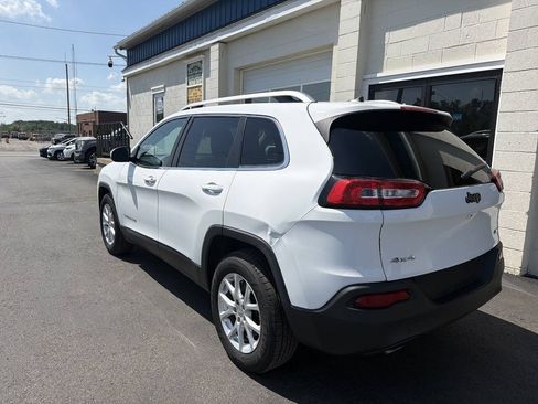 Used 2016 Jeep Cherokee Latitude AWD/4WD image 7