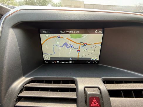 Used 2016 Volvo XC60 T6 R-Design Platinum w/ Climate Package image 12