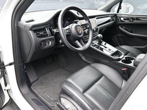 Certified 2023 Porsche Macan AWD/4WD image 4