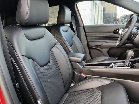 New 2026 Jeep Compass Latitude image 25