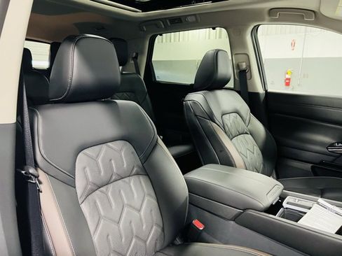 New 2026 Nissan Pathfinder Platinum image 33