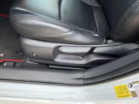 Used 2023 Toyota Corolla SE w/ SE Package image 21