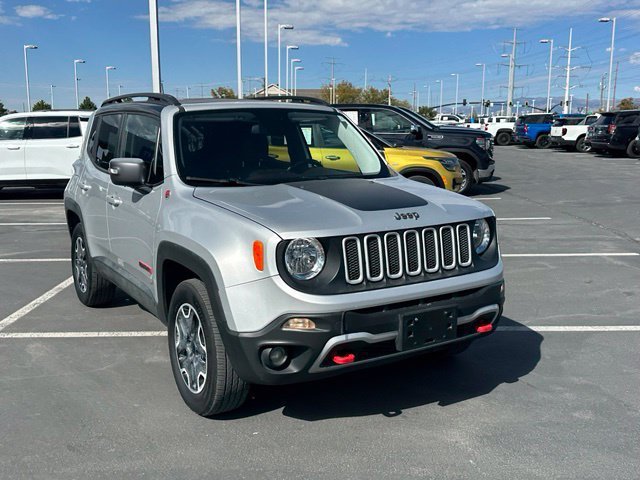Used 2016 Jeep Renegade Trailhawk w/ Premium Trailhawk Package AWD/4WD image 10