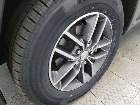 Used 2017 Jeep Grand Cherokee Limited image 31