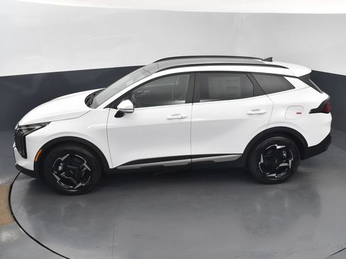 Certified 2026 Kia Sportage EX w/ EX Panorama Roof Package FWD image 43