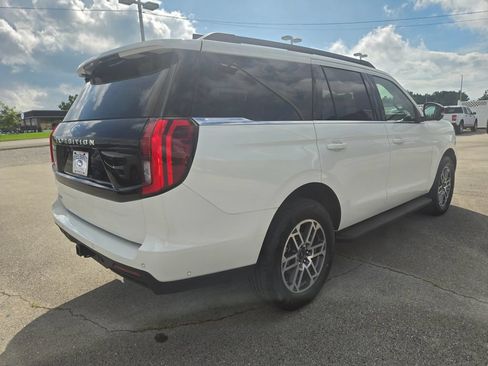 Used 2025 Ford Expedition Active RWD image 4