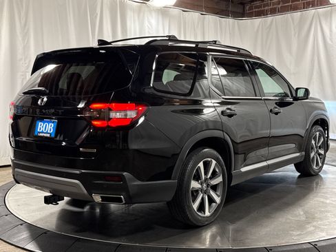 Used 2025 Honda Pilot Touring image 10