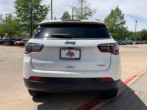 Used 2025 Jeep Compass Latitude image 7