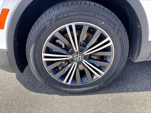 Used 2024 Volkswagen Tiguan SE AWD/4WD image 7