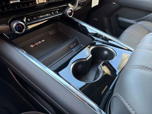 New 2026 Chevrolet Suburban High Country image 32