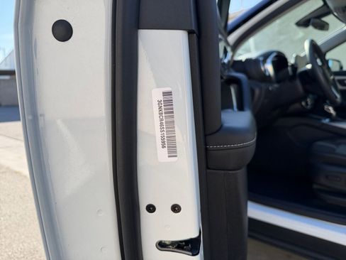 Used 2025 Chevrolet Blazer LT FWD image 30